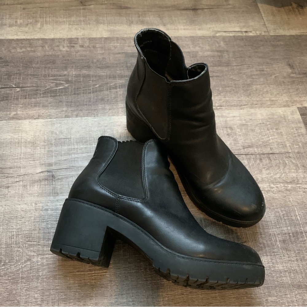 Steve Madden Chelsea boots